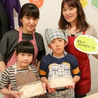 みんなが一番好きなのは打ち粉。 手打ちうどん作り体験教室 2017年3月 20170329-9.jpg – イリコスキー製麺所