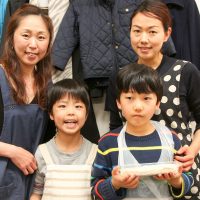 よっこらせ、と裏返し。 手打ちうどん作り体験教室 2017年3月 20170331-7.jpg – イリコスキー製麺所