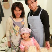 太く切った麺、美味しく召し上がれたことを祈ります 手打ちうどん作り体験教室 2017年4月 20170401-12.jpg – イリコスキー製麺所
