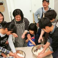 太く切った麺、美味しく召し上がれたことを祈ります 手打ちうどん作り体験教室 2017年4月 20170401-6.jpg – イリコスキー製麺所