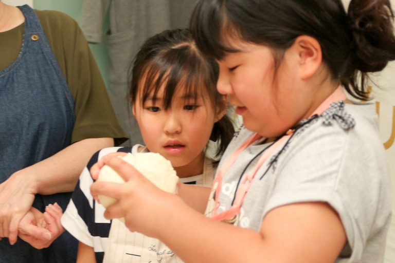 「これからも続けてください！」 手打ちうどん作り体験教室 2017年4月 20170423-2.jpg – イリコスキー製麺所