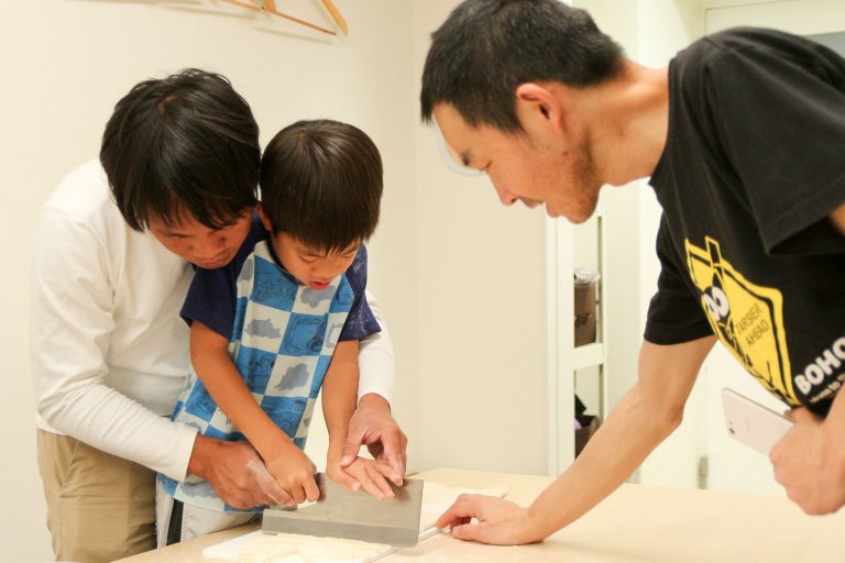 「これからも続けてください！」 手打ちうどん作り体験教室 2017年4月 20170425-1.jpg – イリコスキー製麺所