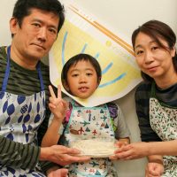 黒Tシャツも真っ白に 手打ちうどん作り体験教室 2017年4月 20170429-3.jpg – イリコスキー製麺所