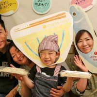 黒Tシャツも真っ白に 手打ちうどん作り体験教室 2017年4月 20170429-4.jpg – イリコスキー製麺所