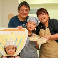 黒Tシャツも真っ白に 手打ちうどん作り体験教室 2017年4月 20170429-5.jpg – イリコスキー製麺所