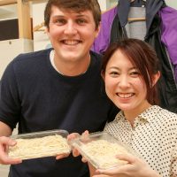 黒Tシャツも真っ白に 手打ちうどん作り体験教室 2017年4月 20170429-6.jpg – イリコスキー製麺所