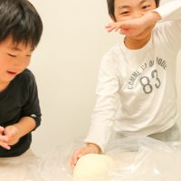 黒Tシャツも真っ白に 手打ちうどん作り体験教室 2017年4月 20170429-7.jpg – イリコスキー製麺所