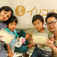 撮影にはしっかり演出が入ります 手打ちうどん作り体験教室 2017年4月 20170430-10.jpg – イリコスキー製麺所