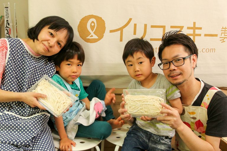 「これからも続けてください！」 手打ちうどん作り体験教室 2017年4月 20170430-10.jpg – イリコスキー製麺所