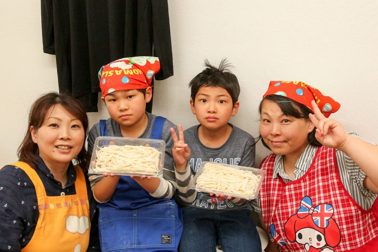 「これからも続けてください！」 手打ちうどん作り体験教室 2017年4月 20170430-11.jpg – イリコスキー製麺所
