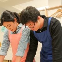 撮影にはしっかり演出が入ります 手打ちうどん作り体験教室 2017年4月 20170430-14.jpg – イリコスキー製麺所