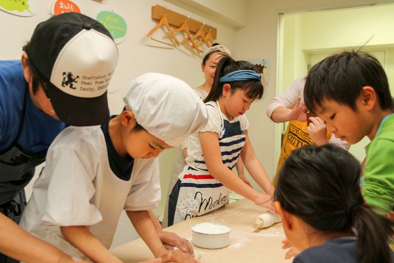 「これからも続けてください！」 手打ちうどん作り体験教室 2017年4月 20170430-2.jpg – イリコスキー製麺所
