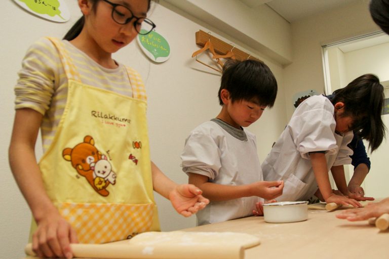 お家で打ったうどんのリベンジ！ 手打ちうどん作り体験教室 2017年5月 20170503-3.jpg – イリコスキー製麺所