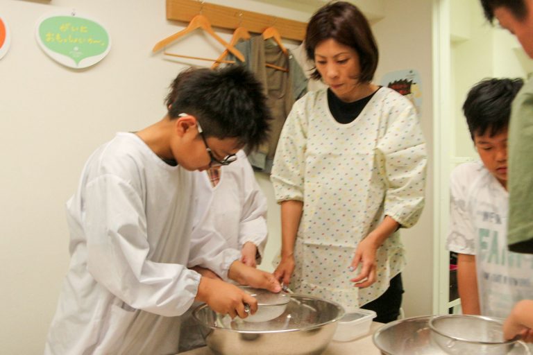 お家で打ったうどんのリベンジ！ 手打ちうどん作り体験教室 2017年5月 20170504-11.jpg – イリコスキー製麺所