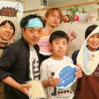 終了証お渡ししようとお名前呼んだら 手打ちうどん作り体験教室 2017年5月 20170505-10.jpg – イリコスキー製麺所