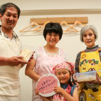 終了証お渡ししようとお名前呼んだら 手打ちうどん作り体験教室 2017年5月 20170505-11.jpg – イリコスキー製麺所