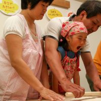 終了証お渡ししようとお名前呼んだら 手打ちうどん作り体験教室 2017年5月 20170505-8.jpg – イリコスキー製麺所
