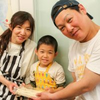 十数年ぶりの知人のご家族と 手打ちうどん作り体験教室 2017年5月 20170506-3.jpg – イリコスキー製麺所