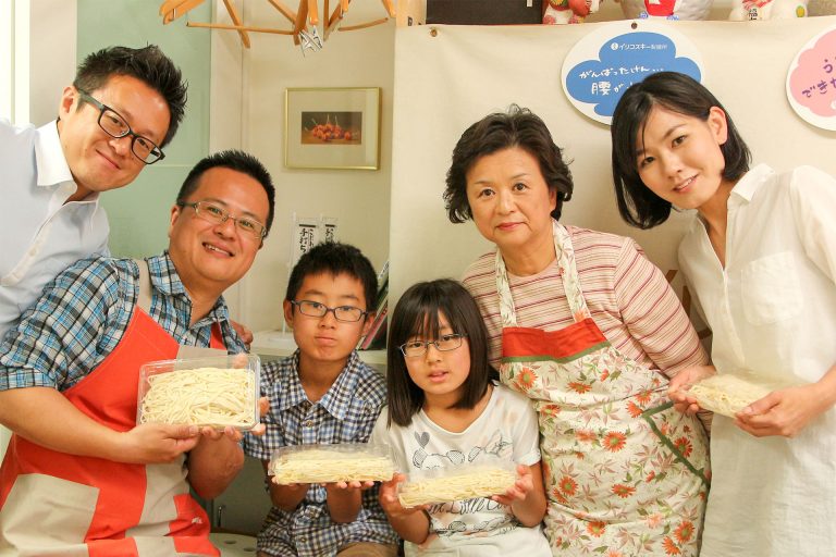 お家で打ったうどんのリベンジ！ 手打ちうどん作り体験教室 2017年5月 20170506-4.jpg – イリコスキー製麺所