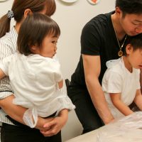 十数年ぶりの知人のご家族と 手打ちうどん作り体験教室 2017年5月 20170506-5.jpg – イリコスキー製麺所