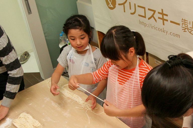 お家で打ったうどんのリベンジ！ 手打ちうどん作り体験教室 2017年5月 20170506-7.jpg – イリコスキー製麺所