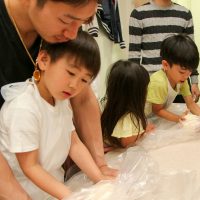 十数年ぶりの知人のご家族と 手打ちうどん作り体験教室 2017年5月 20170506-8.jpg – イリコスキー製麺所