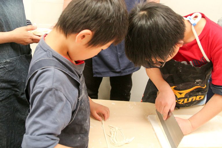 お家で打ったうどんのリベンジ！ 手打ちうどん作り体験教室 2017年5月 20170507-4.jpg – イリコスキー製麺所