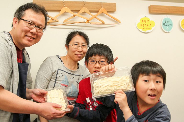 お家で打ったうどんのリベンジ！ 手打ちうどん作り体験教室 2017年5月 20170507-6.jpg – イリコスキー製麺所