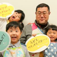 何度も大勢でにぎやかに。ありがとうございます 手打ちうどん作り体験教室 2017年5月 20170513-3.jpg – イリコスキー製麺所