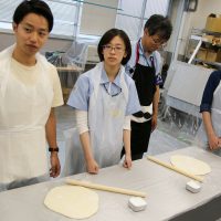 三菱電機労働組合さま＠兵庫県尼崎市 出張手打ちうどん作り体験 2017年6月5日 20170605-5.jpg – イリコスキー製麺所