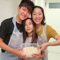 アメリカに帰ってもおいしいうどん作ってね！ 手打ちうどん作り体験教室 2017年6月 20170607-3.jpg – イリコスキー製麺所