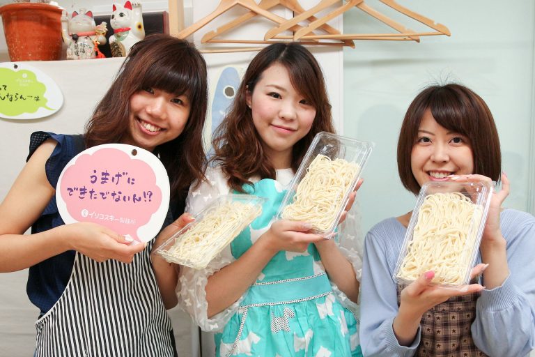 やっぱり、家族みんなでつくるのが楽しいよね！ 手打ちうどん作り体験教室 2017年6月 20170618-6.jpg – イリコスキー製麺所