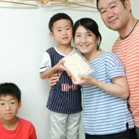 カットは腰がいた～～くなっちゃいますね 手打ちうどん作り体験教室 2017年6月 20170624-4.jpg – イリコスキー製麺所