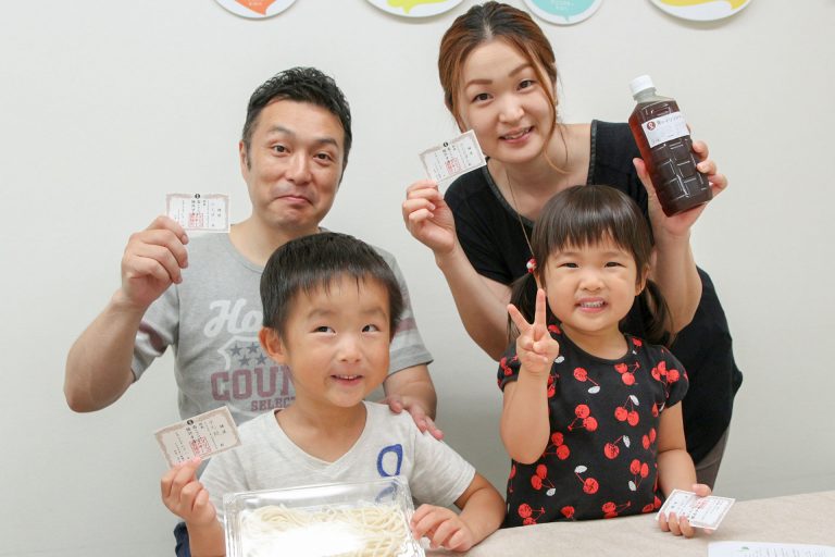 やっぱり、家族みんなでつくるのが楽しいよね！ 手打ちうどん作り体験教室 2017年6月 20170708-3.jpg – イリコスキー製麺所