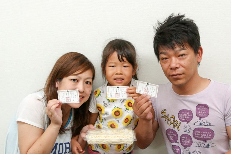 やっぱり、家族みんなでつくるのが楽しいよね！ 手打ちうどん作り体験教室 2017年6月 20170709-2.jpg – イリコスキー製麺所