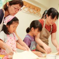 手打ちのお人形 手打ちうどん作り体験教室 2017年7月 20170723-7.jpg – イリコスキー製麺所