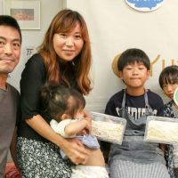 おへそ丸見え～～ 手打ちうどん作り体験教室 2017年8月 20170801-6.jpg – イリコスキー製麺所