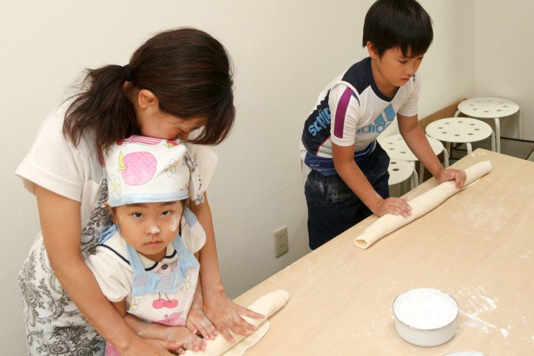ちょっと緊張してたかな～ 手打ちうどん作り体験教室 2017年7月 20170802-2.jpg – イリコスキー製麺所
