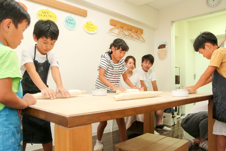 ちょっと緊張してたかな～ 手打ちうどん作り体験教室 2017年7月 20170803-3.jpg – イリコスキー製麺所