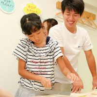 今日は静かにうどん作りワークショップを楽しむみなさま 手打ちうどん作り体験教室 2017年8月 20170803-4.jpg – イリコスキー製麺所