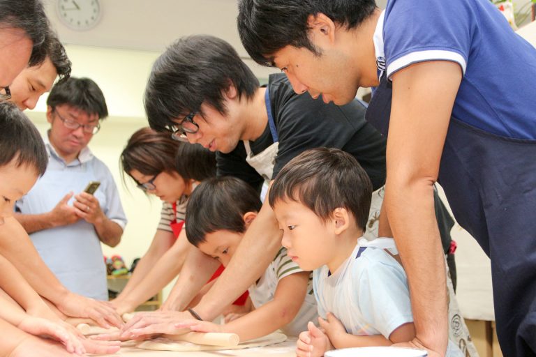 ちょっと緊張してたかな～ 手打ちうどん作り体験教室 2017年7月 20170805-1.jpg – イリコスキー製麺所