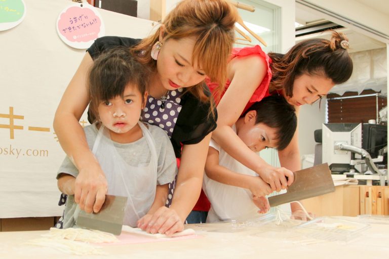 いつの間にそんなに真っ白に？ 手打ちうどん作り体験教室 2017年8月 20170811-7.jpg – イリコスキー製麺所