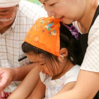 お父さん・お母さんの方が楽しんでるかも!? 手打ちうどん作り体験教室 2017年8月 20170812.jpg – イリコスキー製麺所