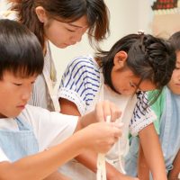 お父さん・お母さんの方が楽しんでるかも!? 手打ちうどん作り体験教室 2017年8月 20170812-1.jpg – イリコスキー製麺所