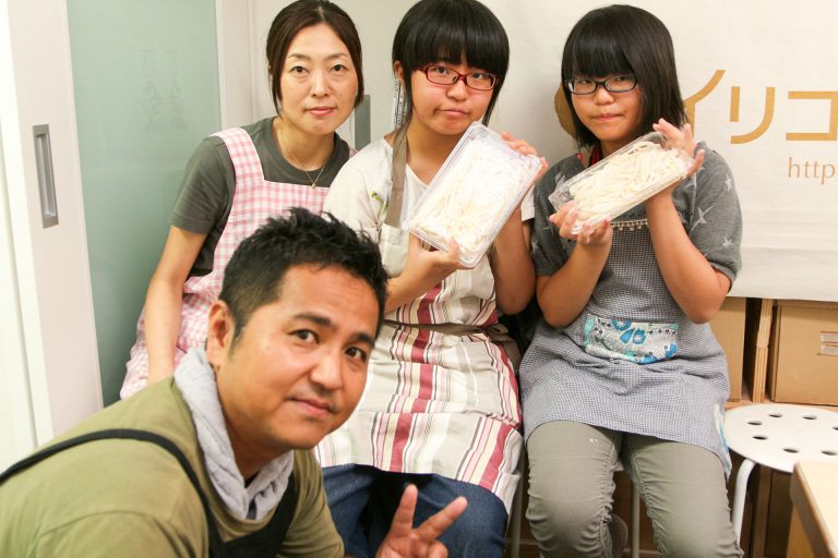いつの間にそんなに真っ白に？ 手打ちうどん作り体験教室 2017年8月 20170812-10.jpg – イリコスキー製麺所