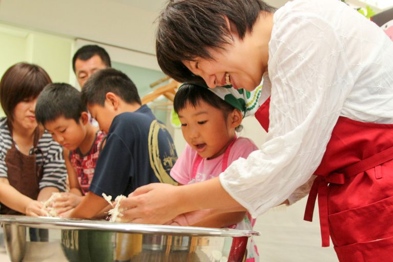 いつの間にそんなに真っ白に？ 手打ちうどん作り体験教室 2017年8月 20170812-12.jpg – イリコスキー製麺所