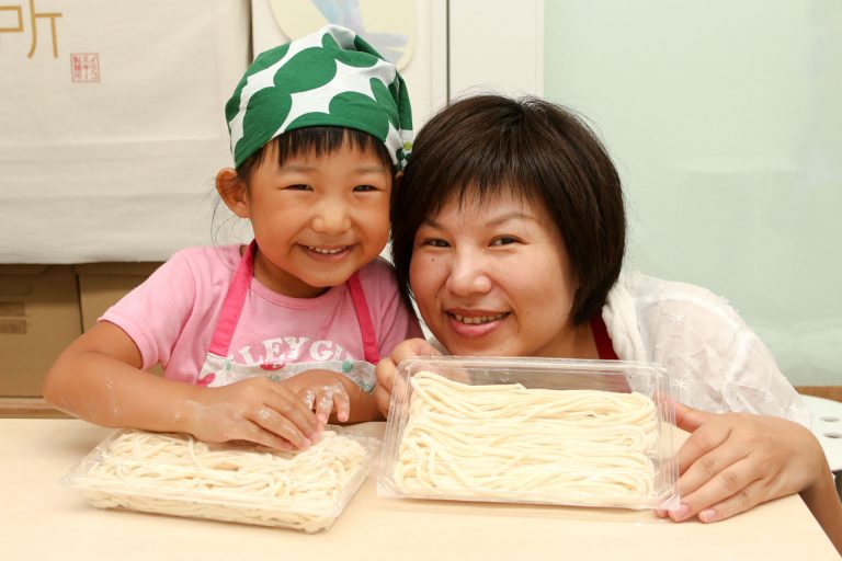 いつの間にそんなに真っ白に？ 手打ちうどん作り体験教室 2017年8月 20170812-18.jpg – イリコスキー製麺所
