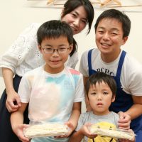 お父さん・お母さんの方が楽しんでるかも!? 手打ちうどん作り体験教室 2017年8月 20170812-4.jpg – イリコスキー製麺所