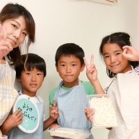 お父さん・お母さんの方が楽しんでるかも!? 手打ちうどん作り体験教室 2017年8月 20170812-7.jpg – イリコスキー製麺所