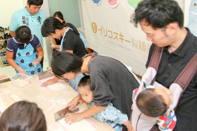 いつの間にそんなに真っ白に？ 手打ちうどん作り体験教室 2017年8月 20170813-4.jpg – イリコスキー製麺所